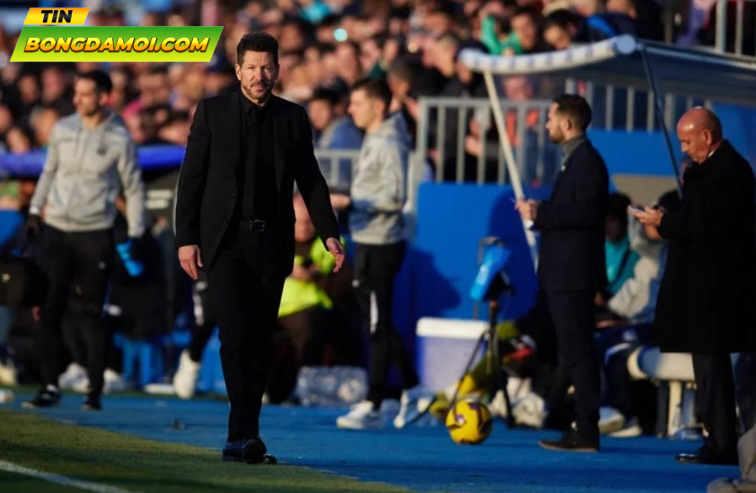 Atletico của Simeone có nguy cơ bị Real Madrid chiếm lấy ngôi đầu La Liga nếu Los Blancos giành chiến thắng trước Las Palmas.