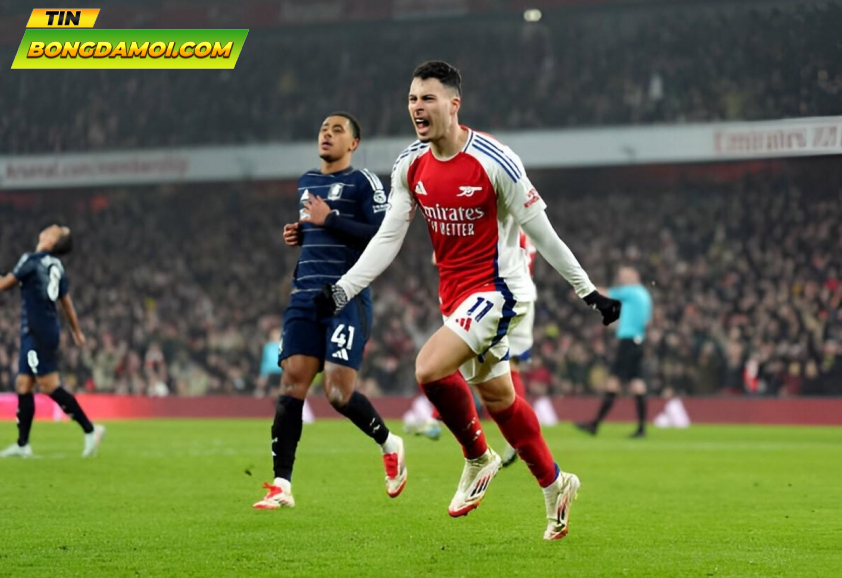 Watkins lập cú đúp, Arsenal mất điểm đau đớn trước Aston Villa