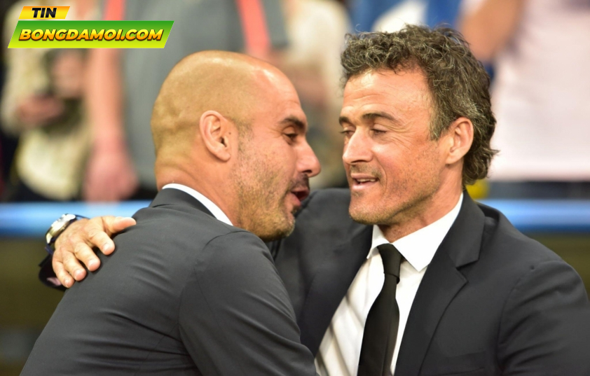 Pep Guardiola cố gắng tạo bầu không khí vui vẻ tới Luis Enrique. Ảnh: Getty