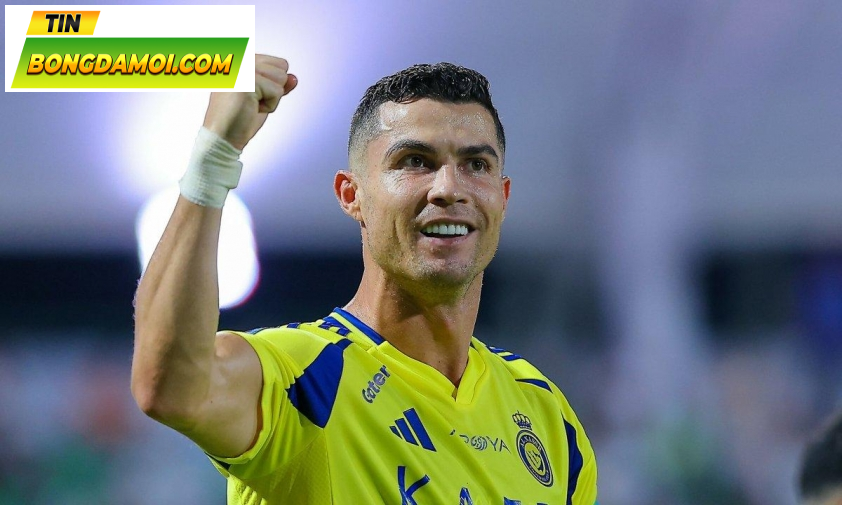 Ronaldo cam kết tương lai tại Al Nassr (Ảnh: Getty).